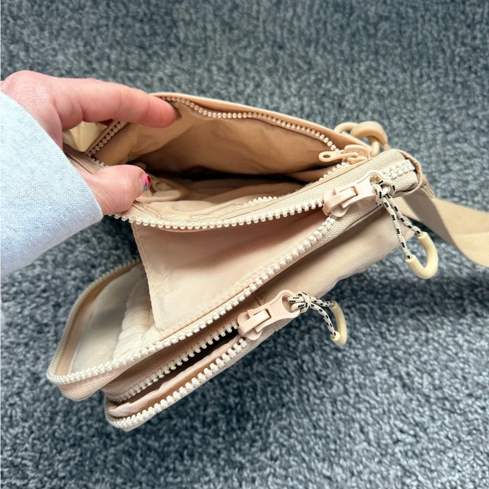 BEIS sport sling in beige - Picture 5 of 5